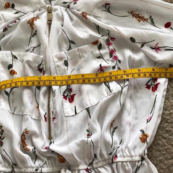 White floral blouse - Picture 5 of 5